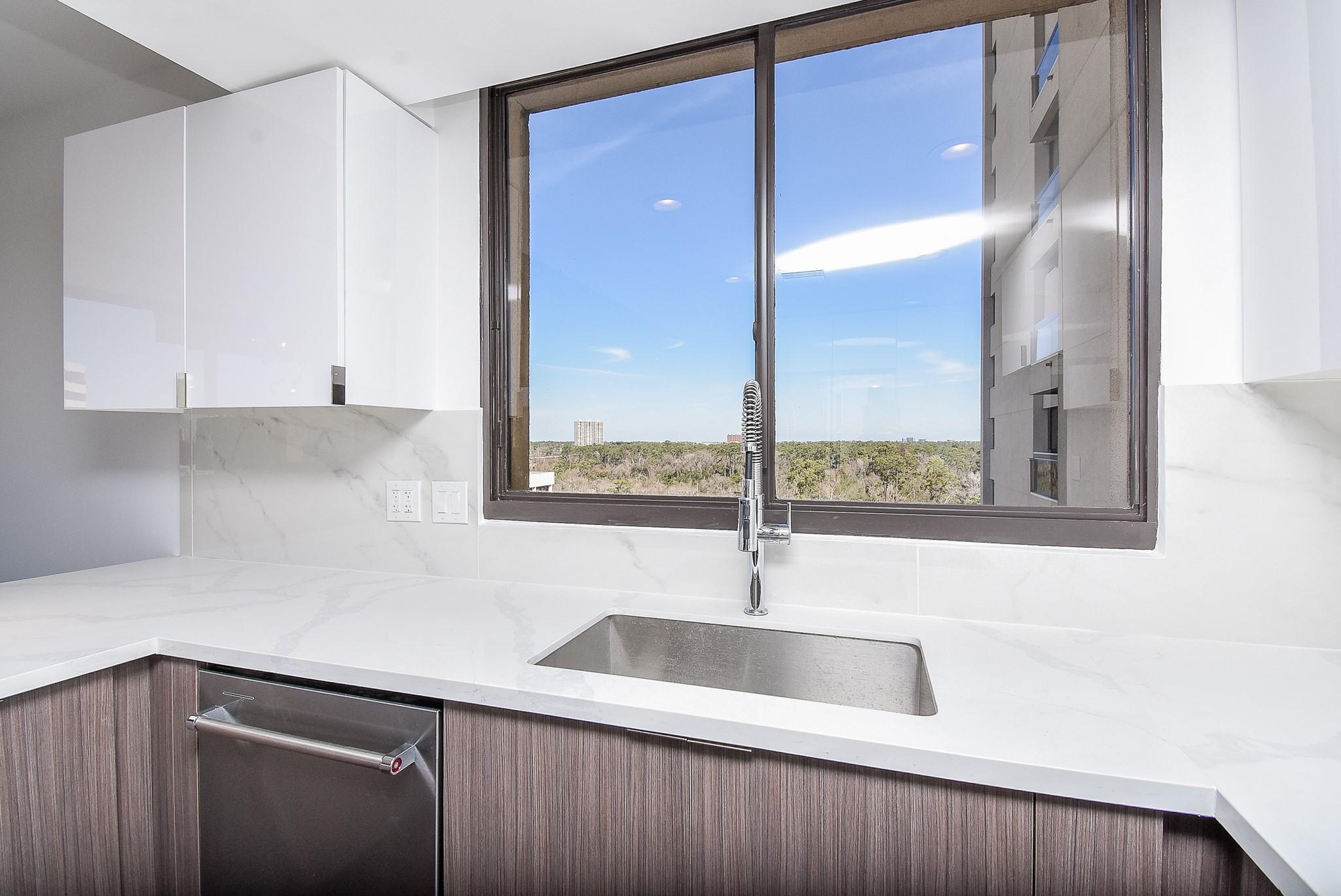 49 Briar Hollow Lane # 406