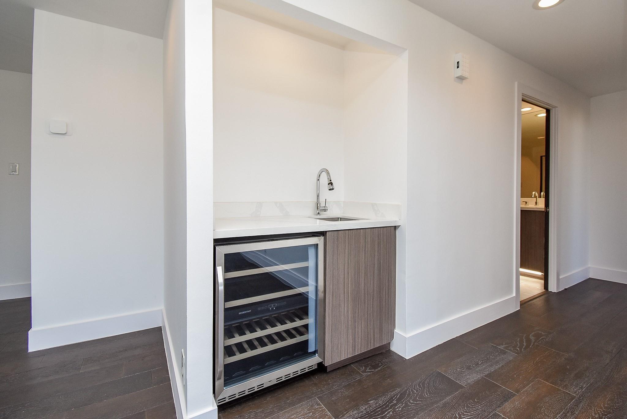 49 Briar Hollow Lane # 1106