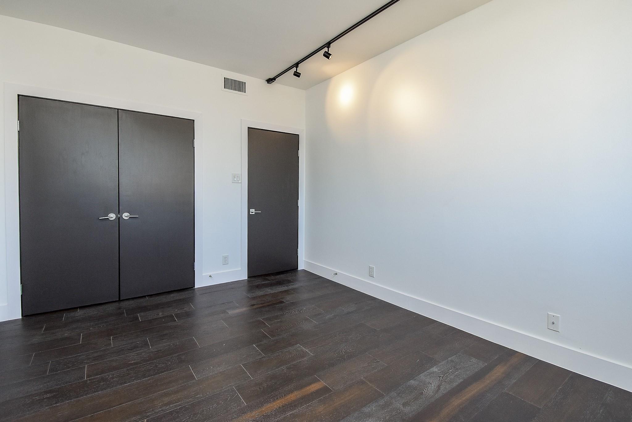 49 Briar Hollow Lane # 1106