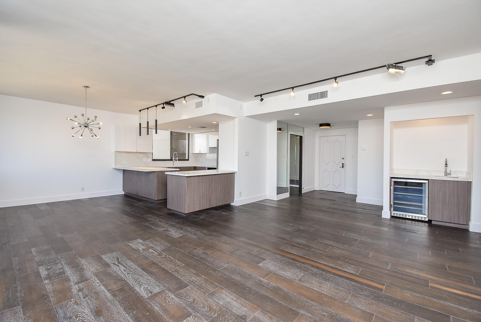 49 Briar Hollow Lane # 1106