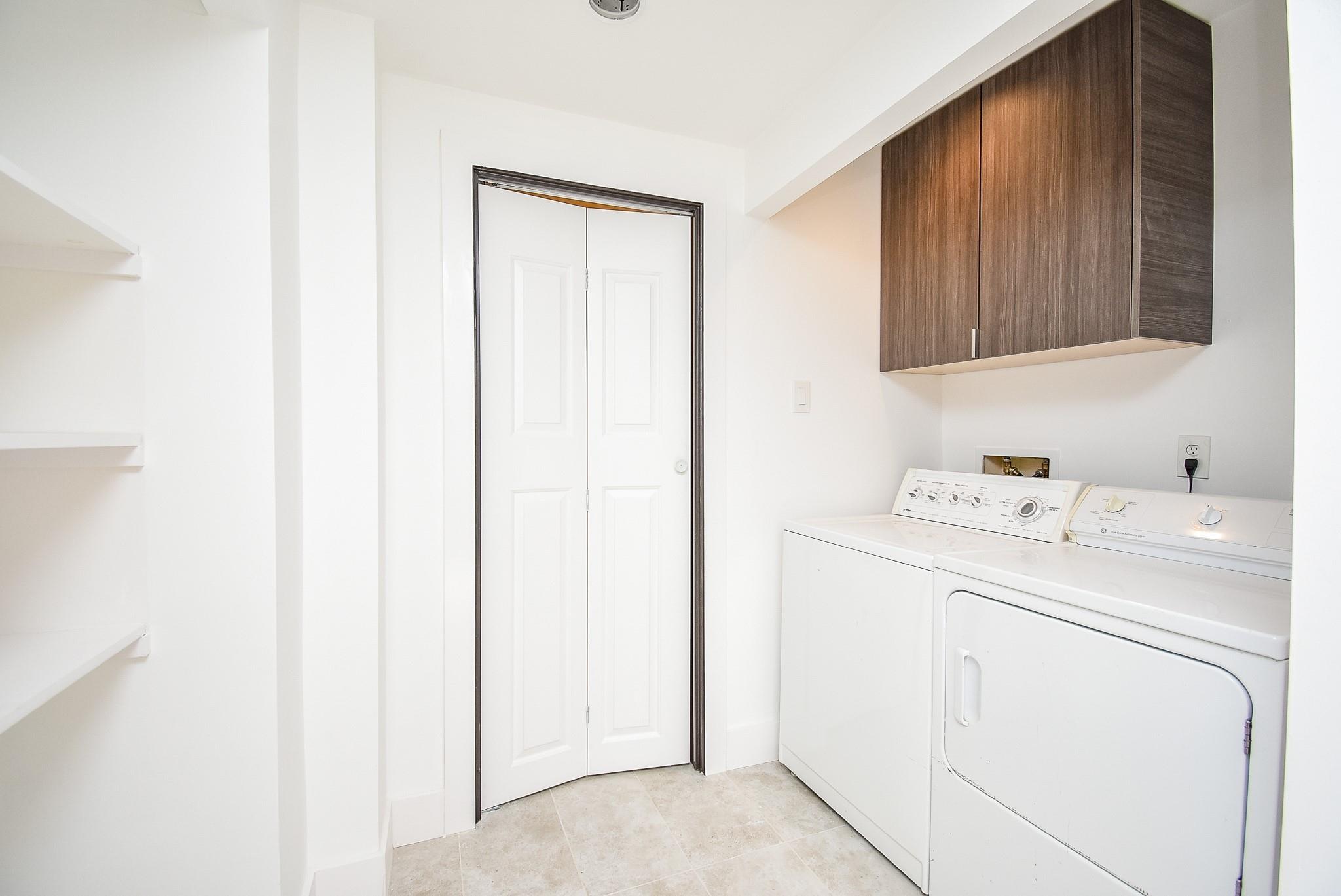 49 Briar Hollow Lane # 1106