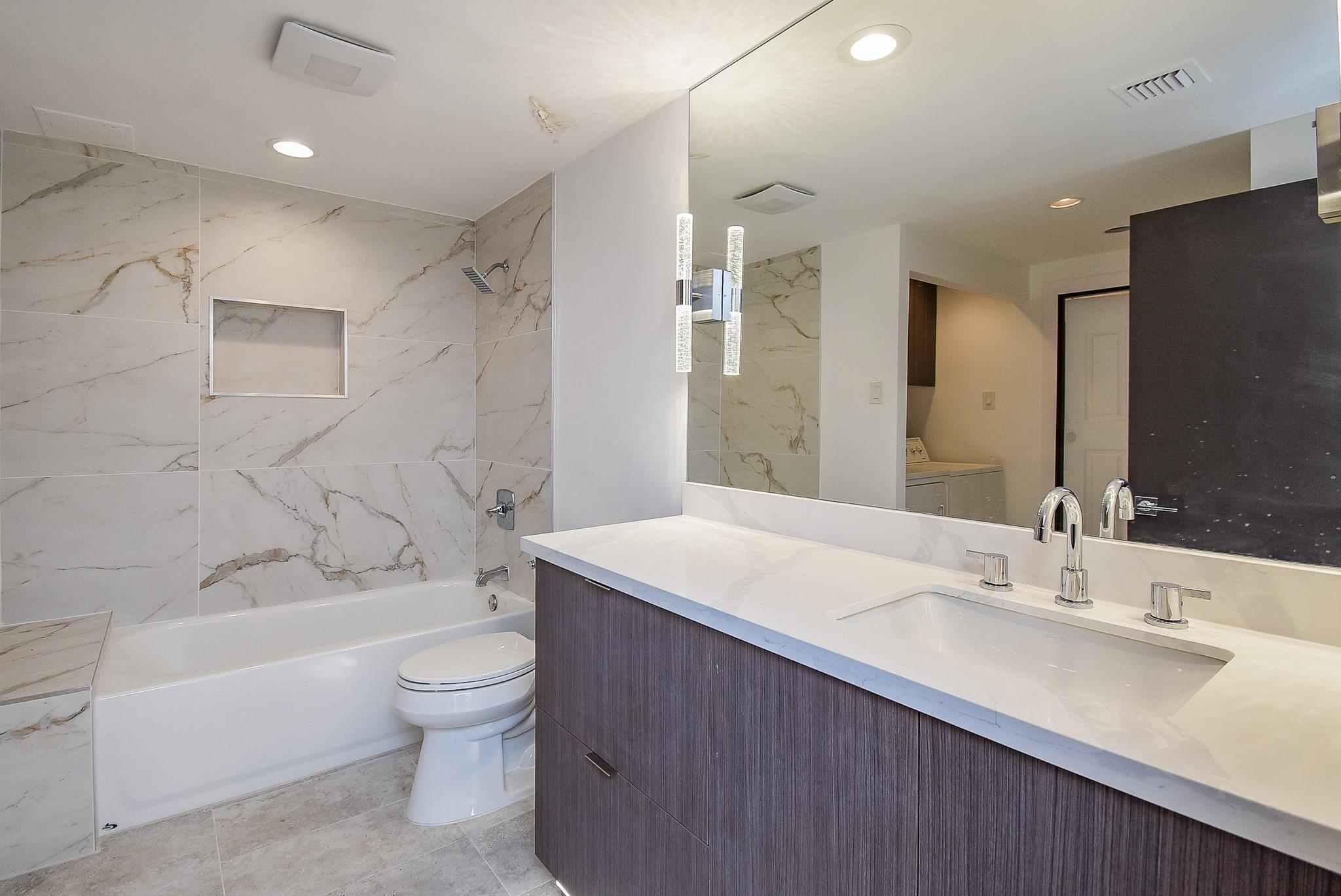 49 Briar Hollow Lane # 1106