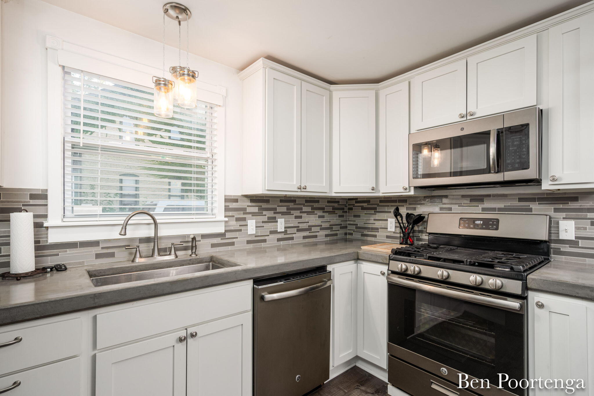 861 Second Street NW