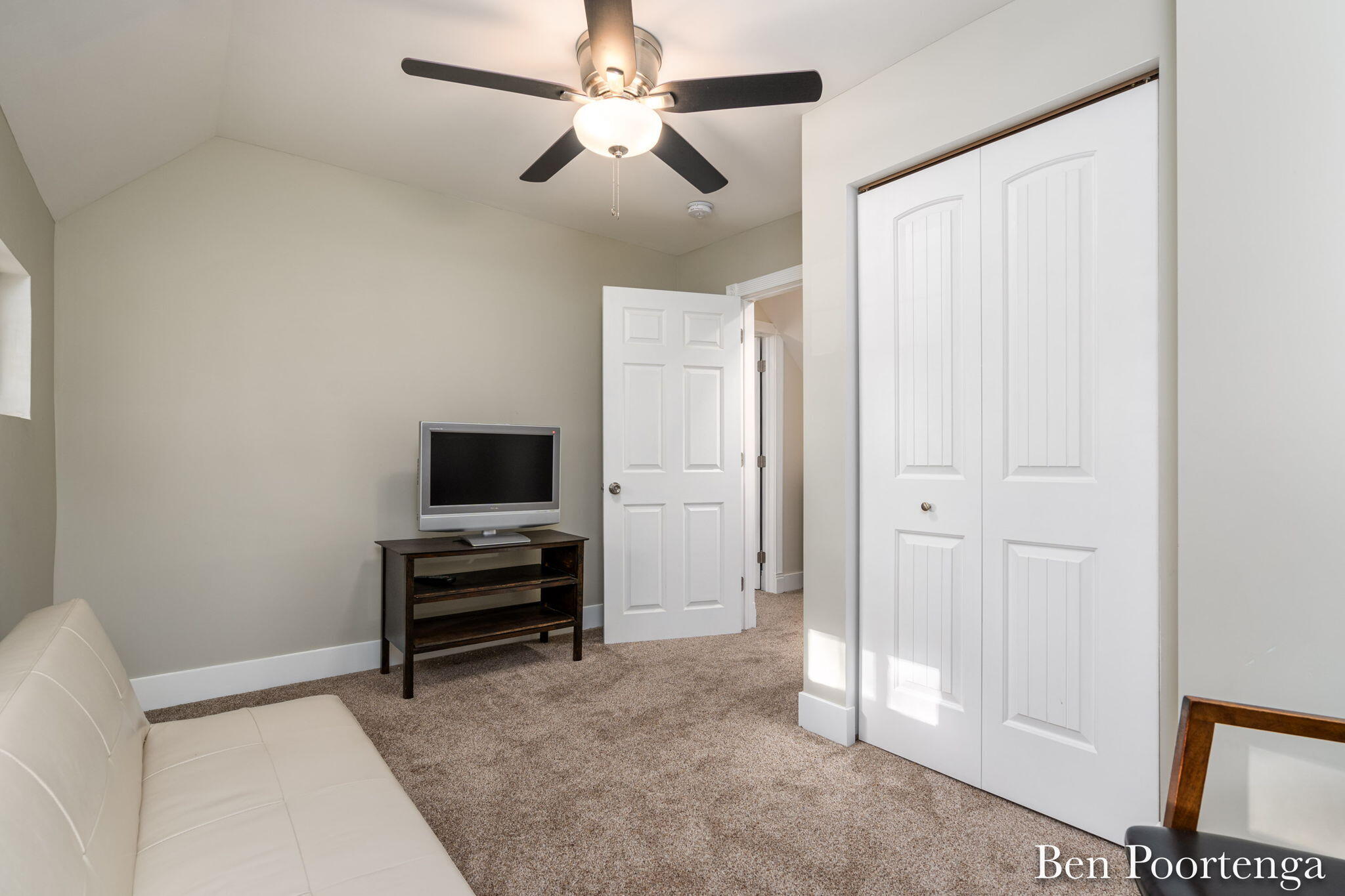 861 Second Street NW