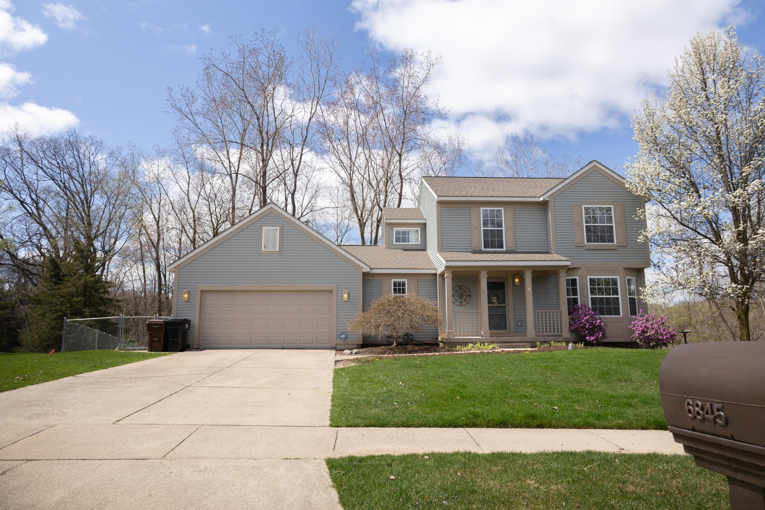 6845 Lake Bluff Drive NE