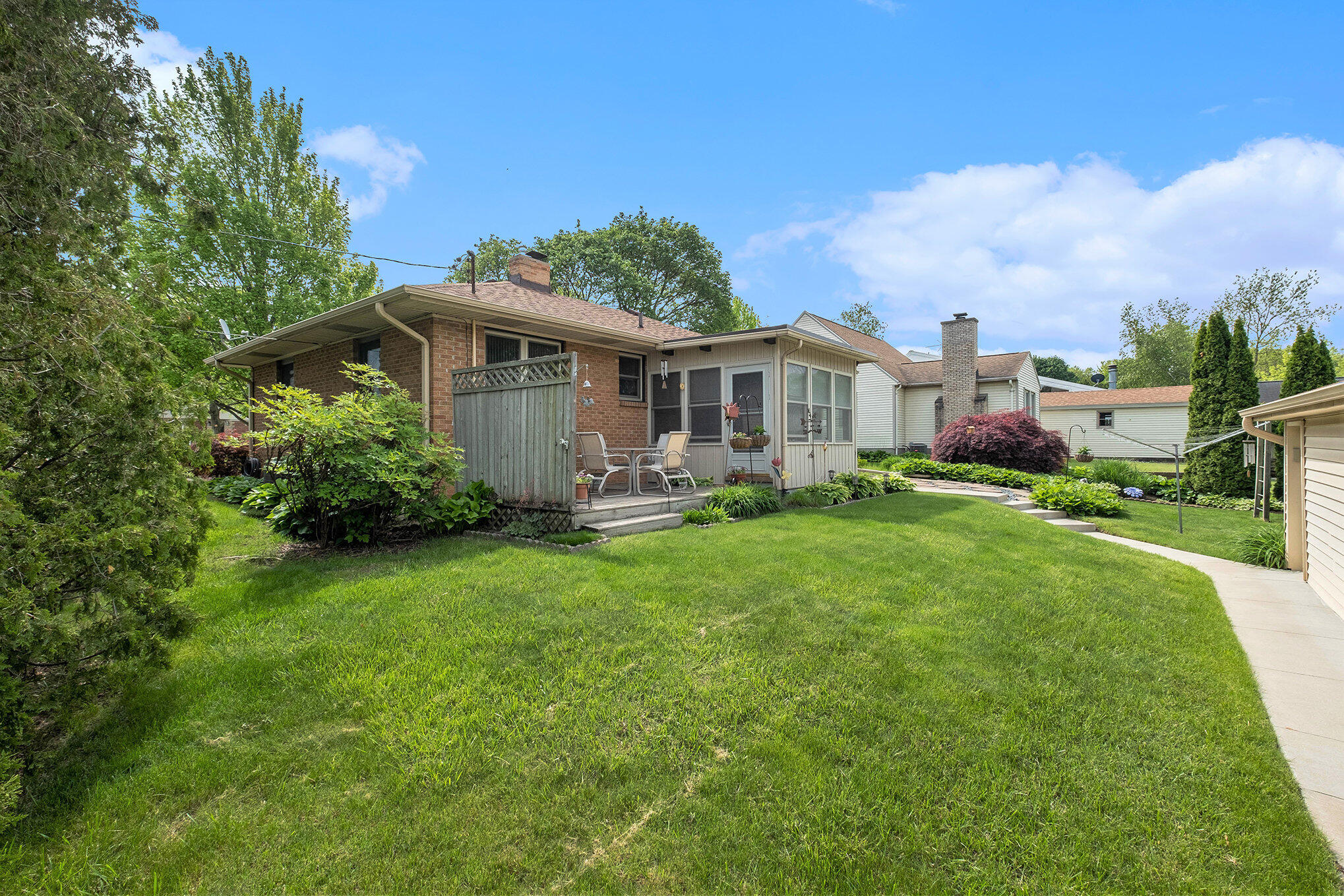 353 Alten Avenue NE