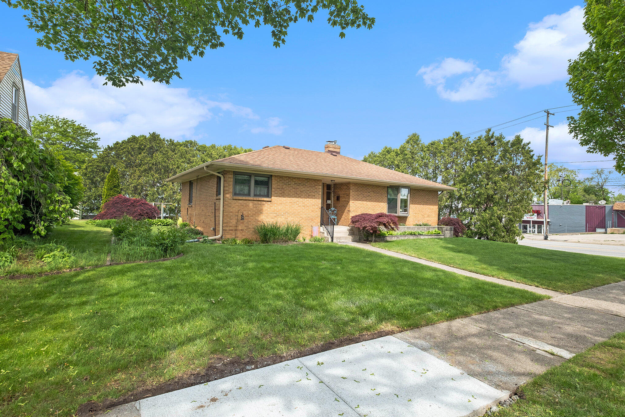 353 Alten Avenue NE
