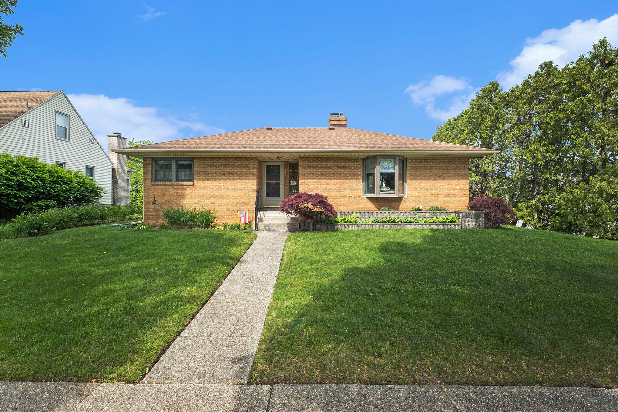 353 Alten Avenue NE
