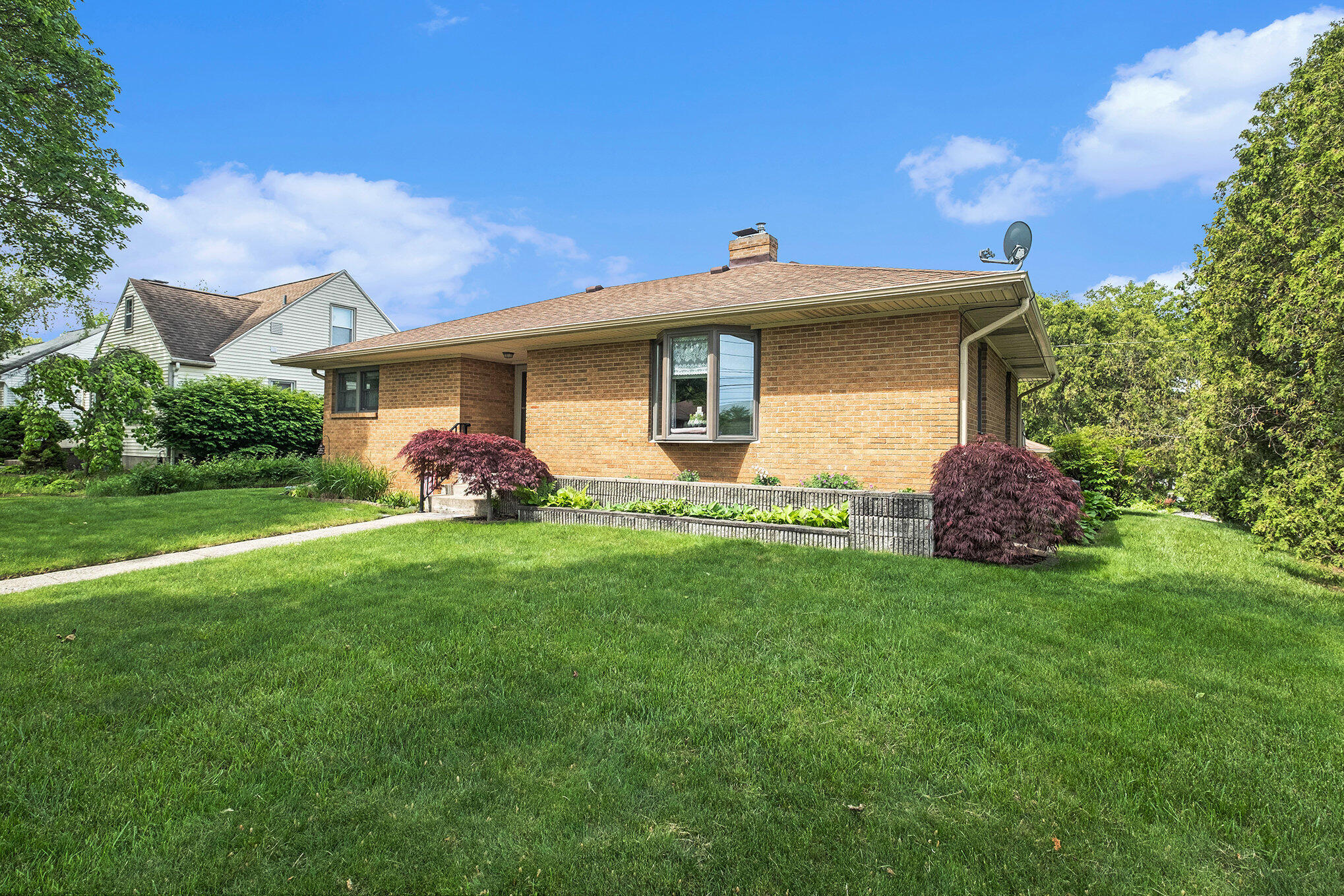 353 Alten Avenue NE
