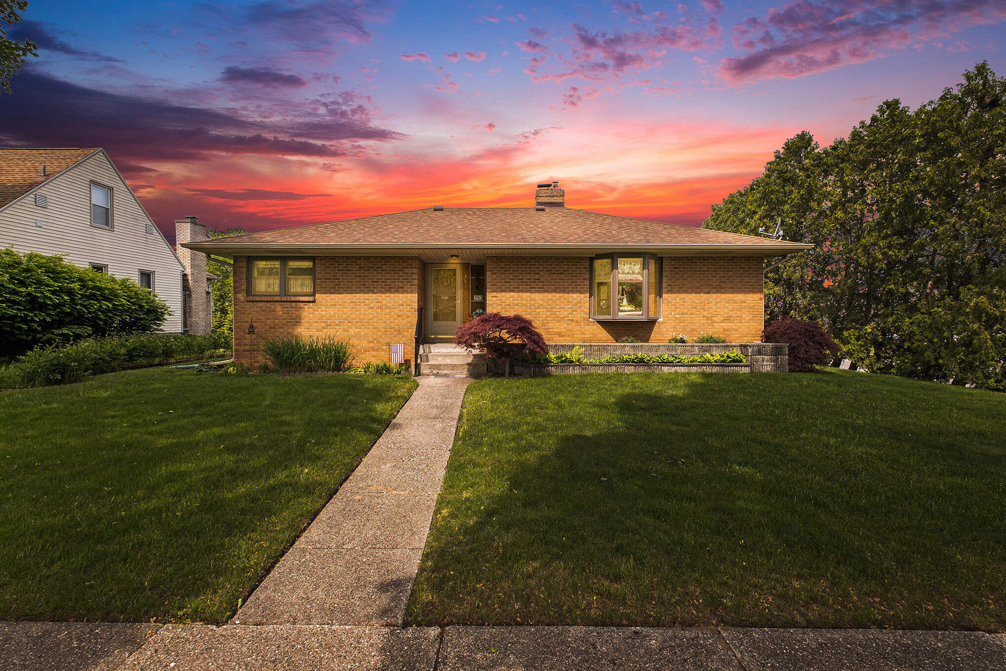 353 Alten Avenue NE