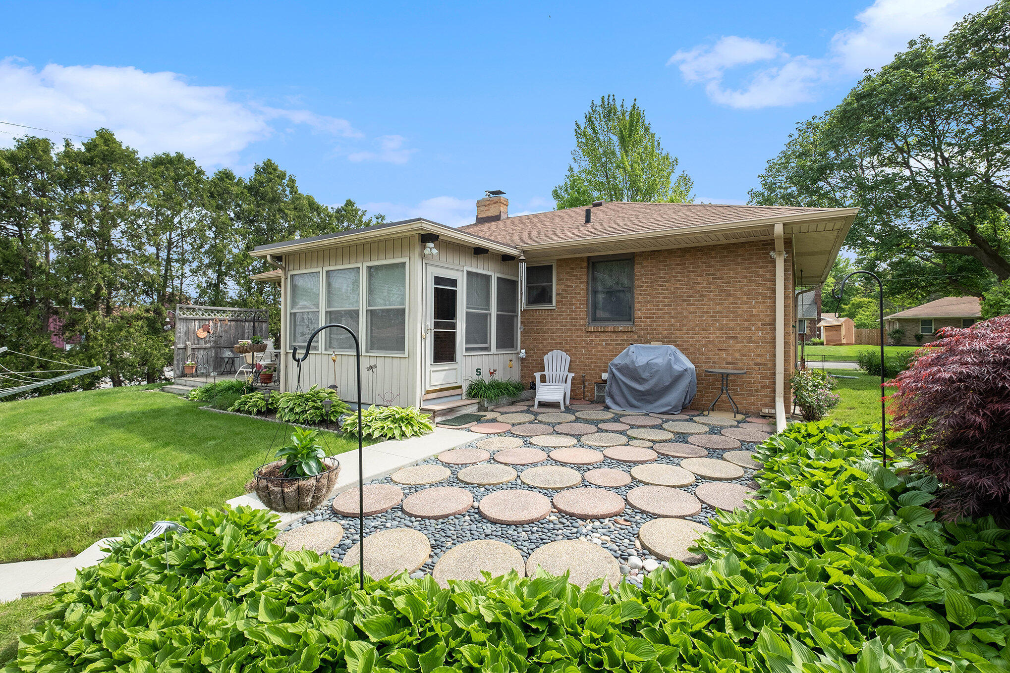 353 Alten Avenue NE