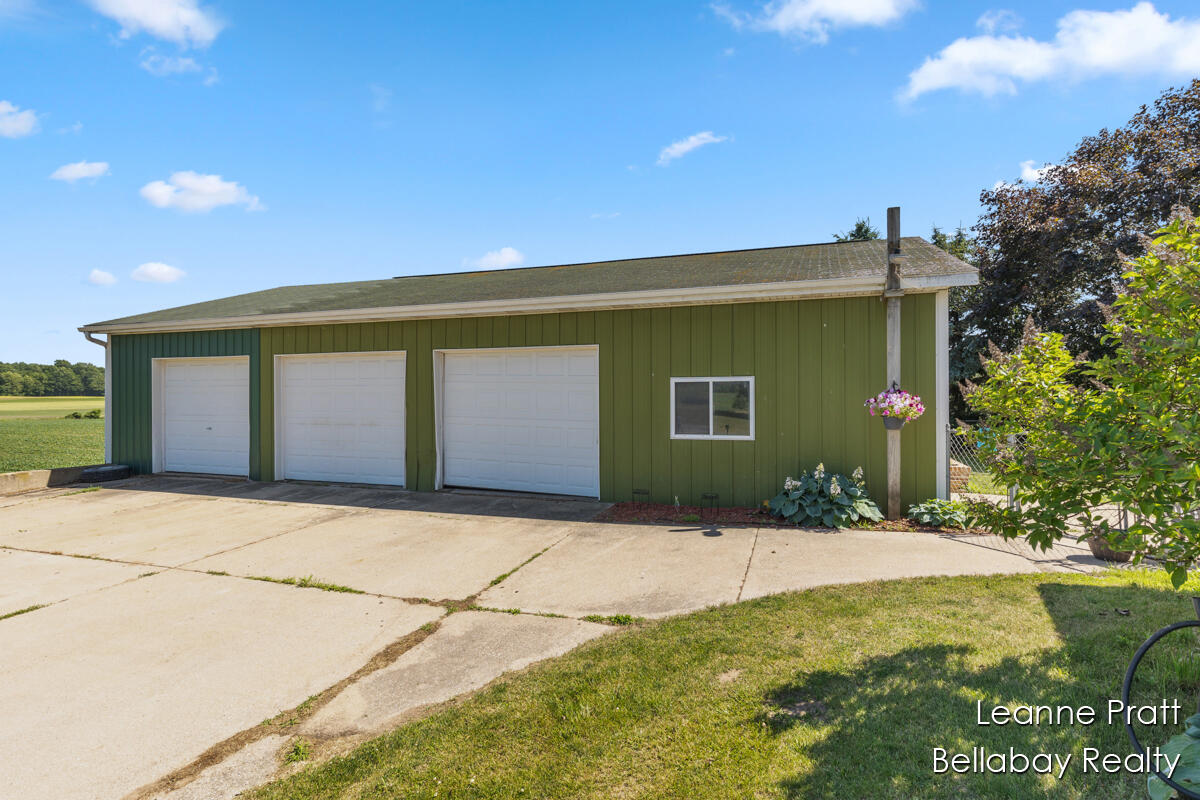4724 15 Mile Road NW