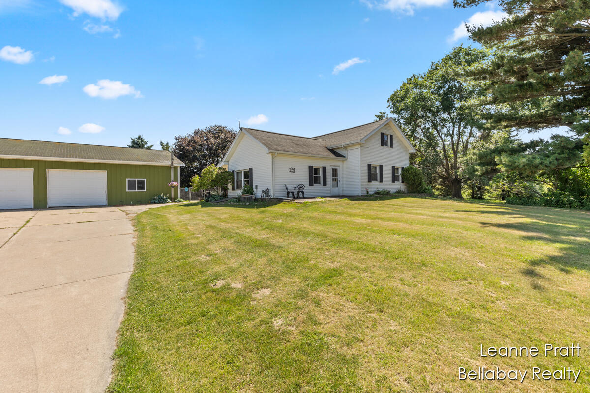 4724 15 Mile Road NW