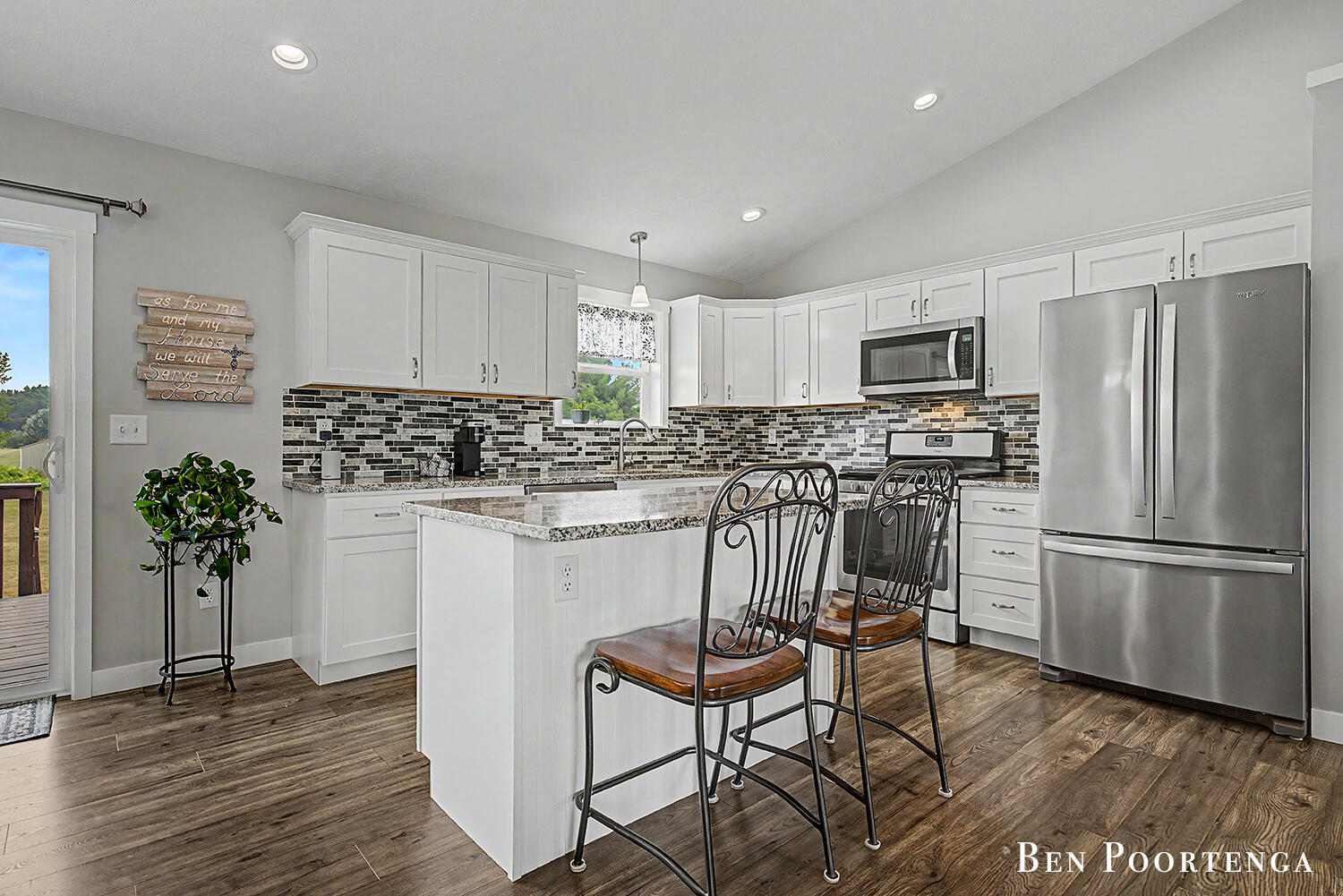 9120 Wabasis Pointe Drive NE
