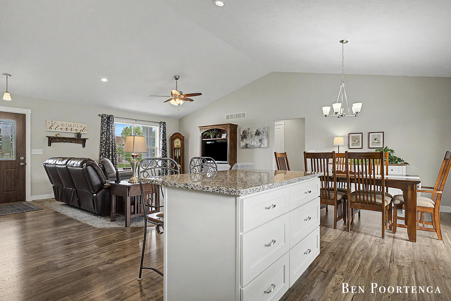 9120 Wabasis Pointe Drive NE