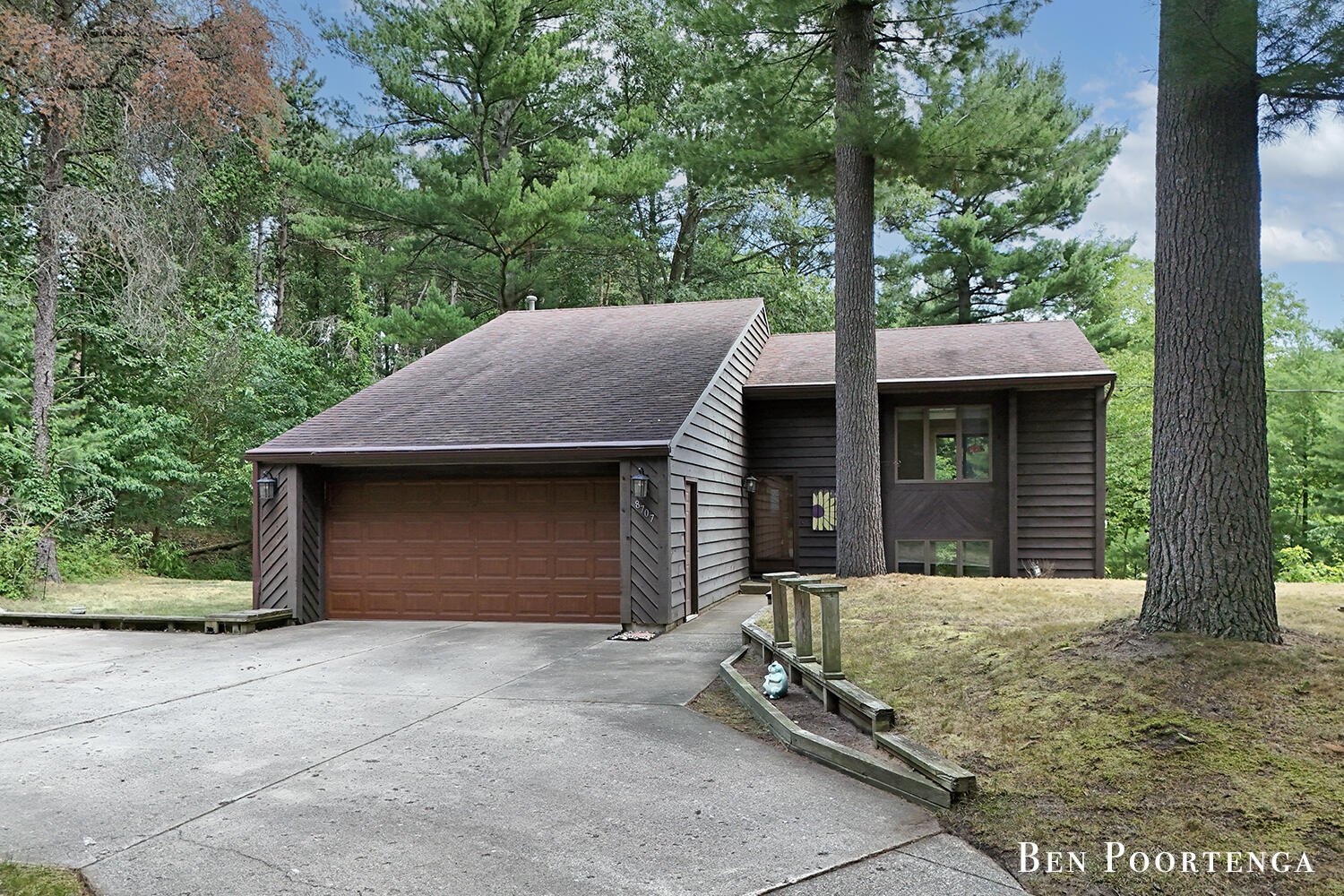 8707 White Fawn Trail NE