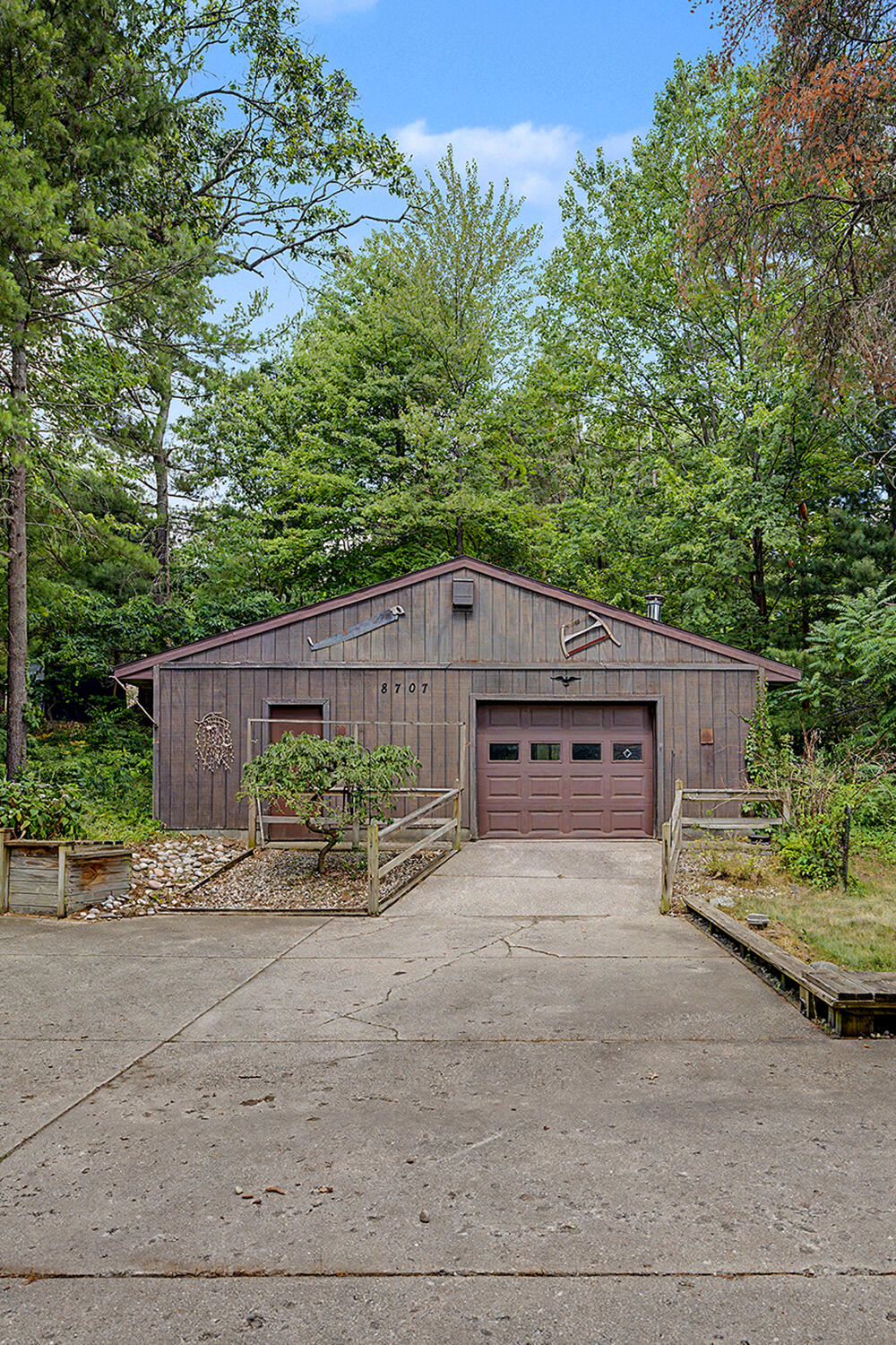 8707 White Fawn Trail NE
