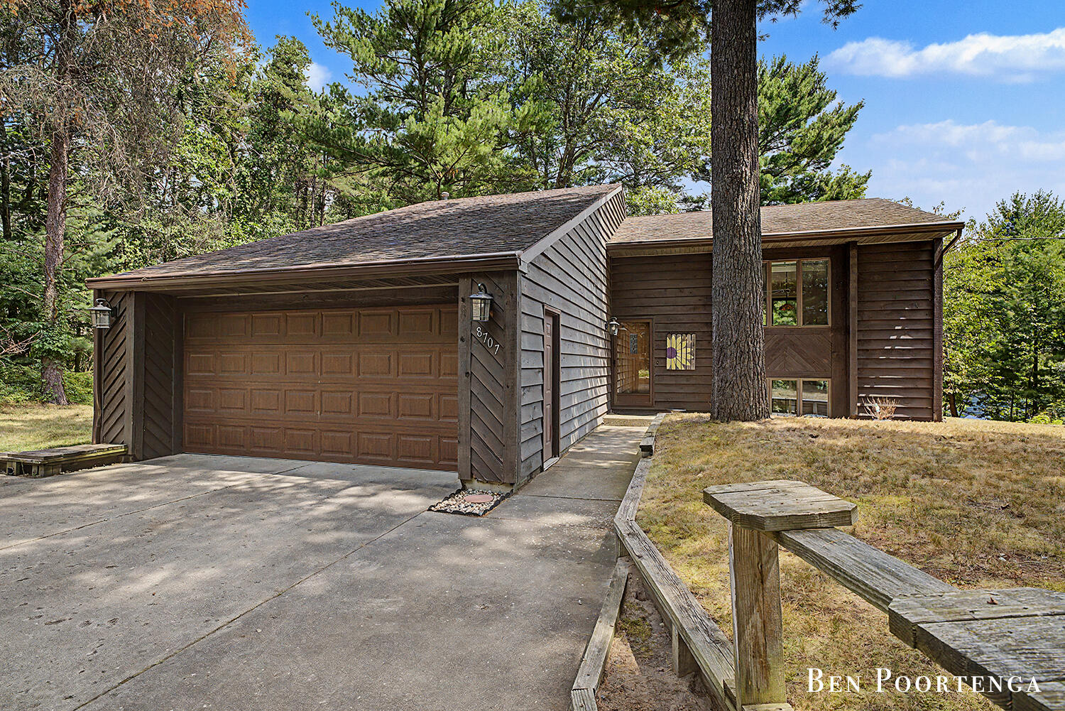 8707 White Fawn Trail NE