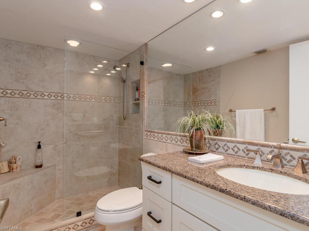 320 Seaview CT # 311 Unit: 2-311