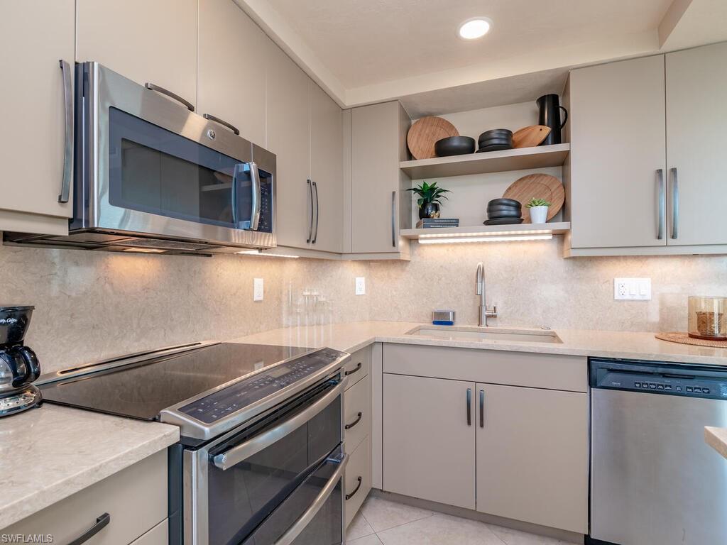 320 Seaview CT # 311 Unit: 2-311