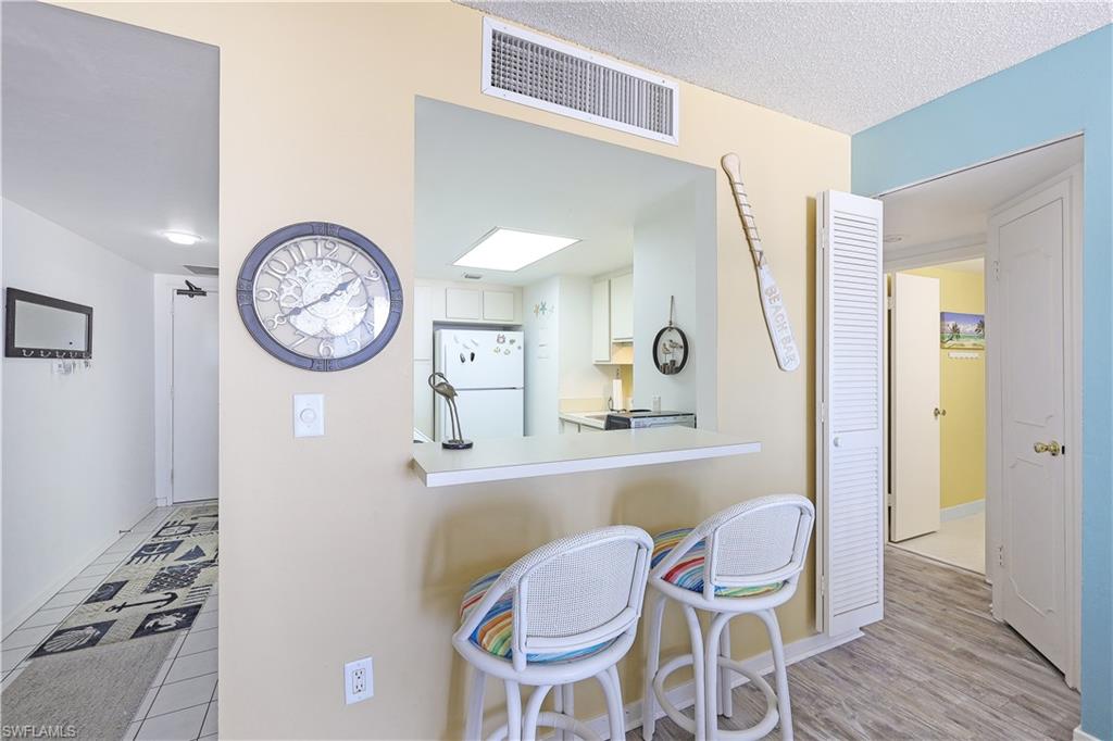 180 Seaview CT # 409