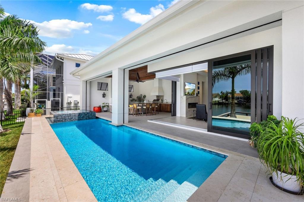 685 Cameo CT