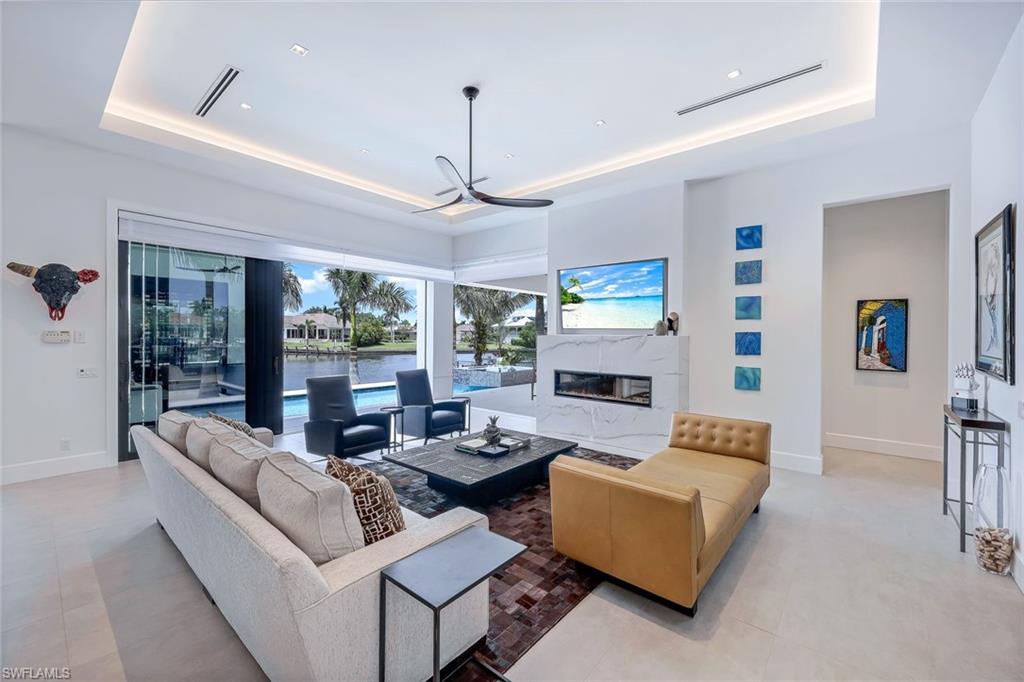 685 Cameo CT