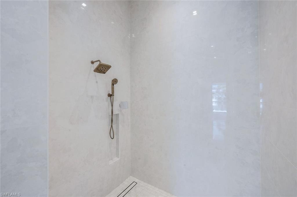 685 Cameo CT