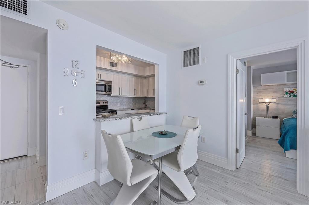 180 Seaview CT # 1015