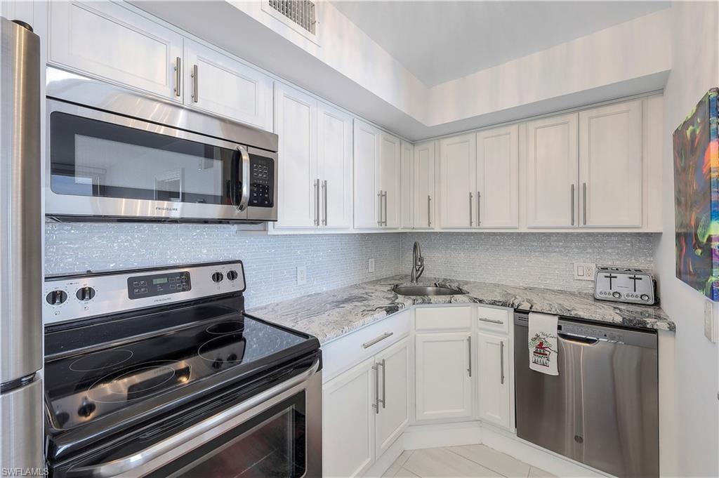 180 Seaview CT # 1015