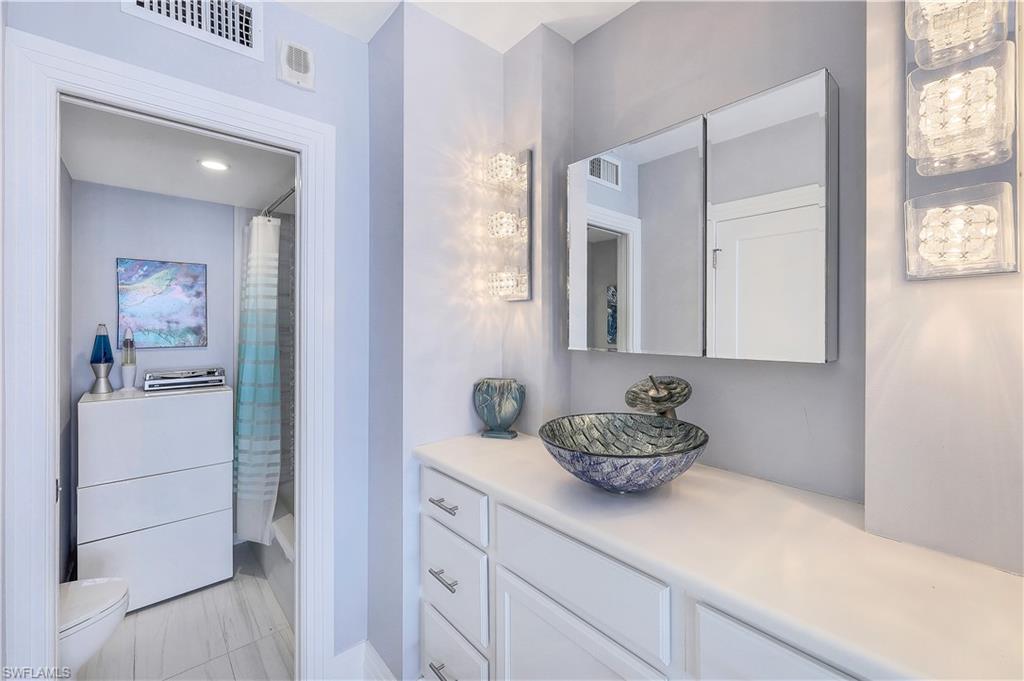 180 Seaview CT # 1015