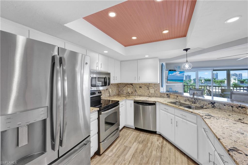 900 Collier CT # 401