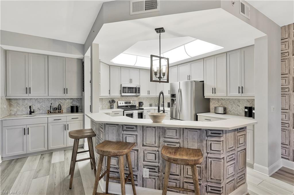 133 Vintage Bay DR # 11 Unit: A-11