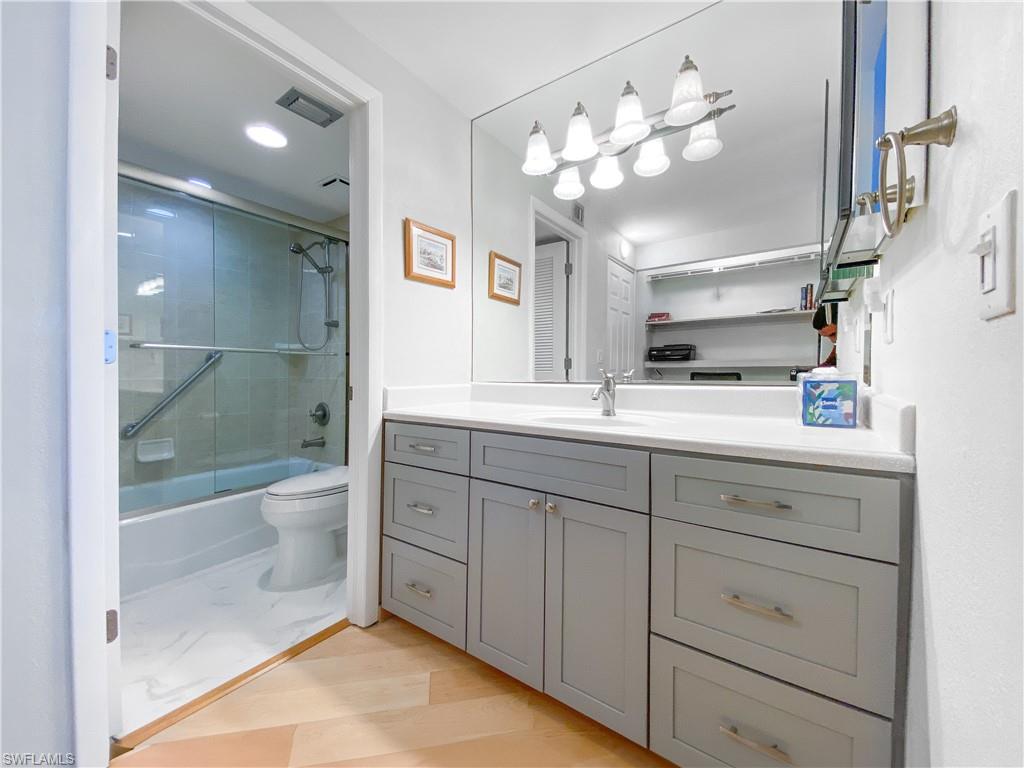 380 Seaview CT # 1812