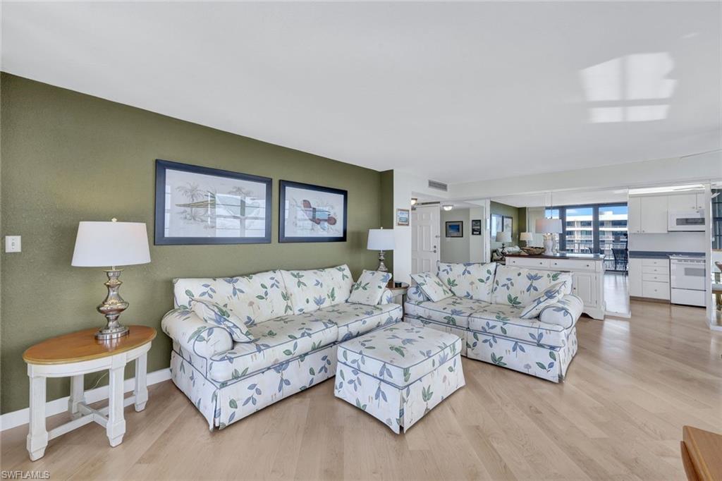 380 Seaview CT # 1812