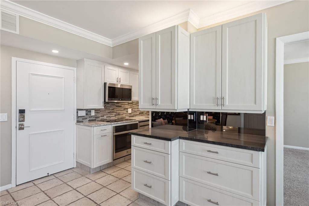 140 Seaview CT # 1703N