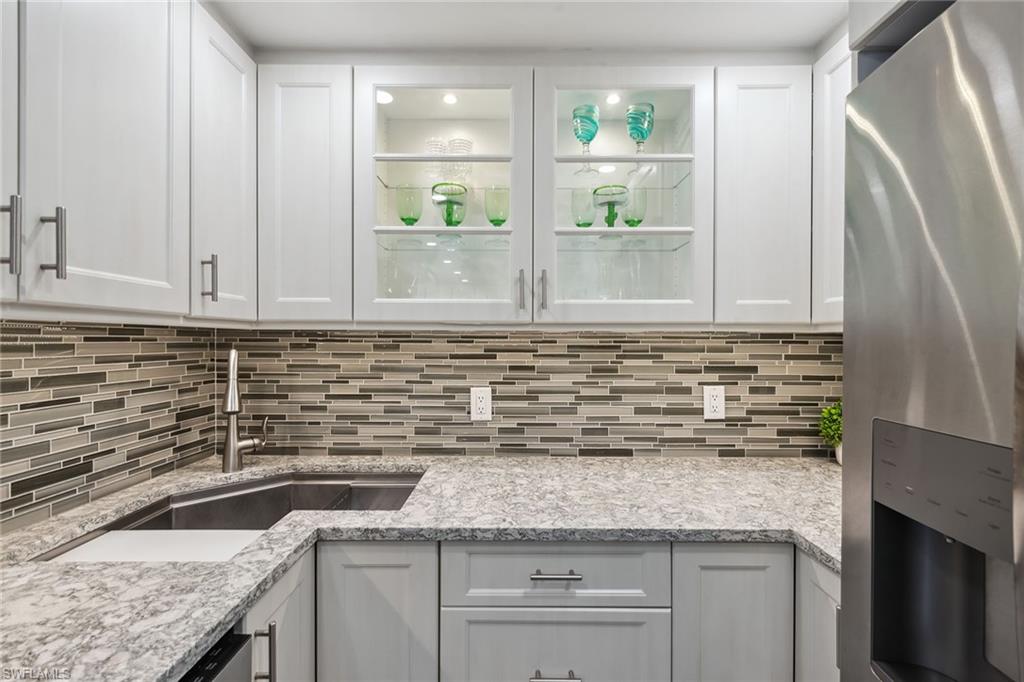 140 Seaview CT # 1703N