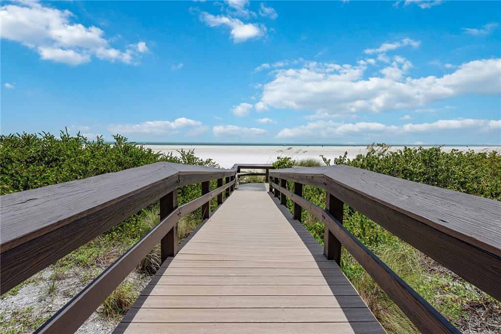 140 Seaview CT # 1703N