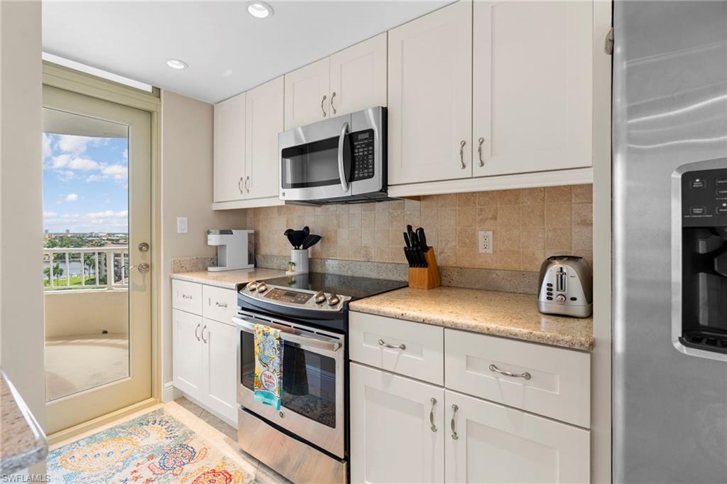 260 Seaview CT # 1006