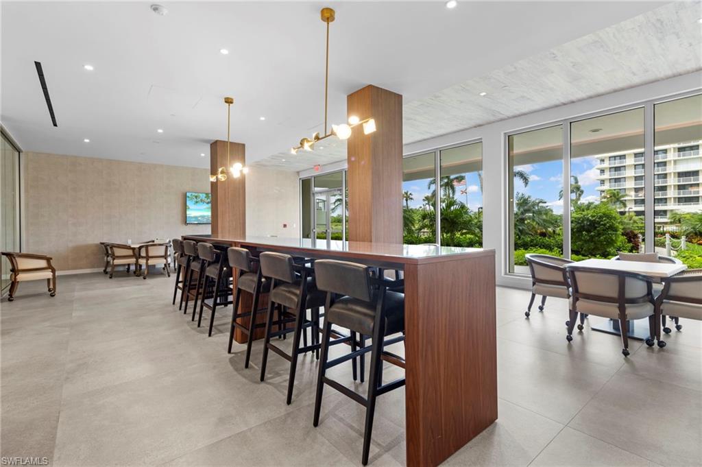 260 Seaview CT # 1006