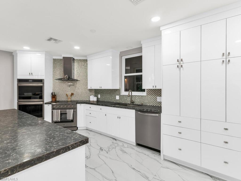 3000 Royal Marco WAY # 618 Unit: 3-618