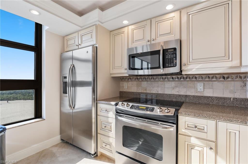 320 Seaview CT # 511 Unit: 2-511