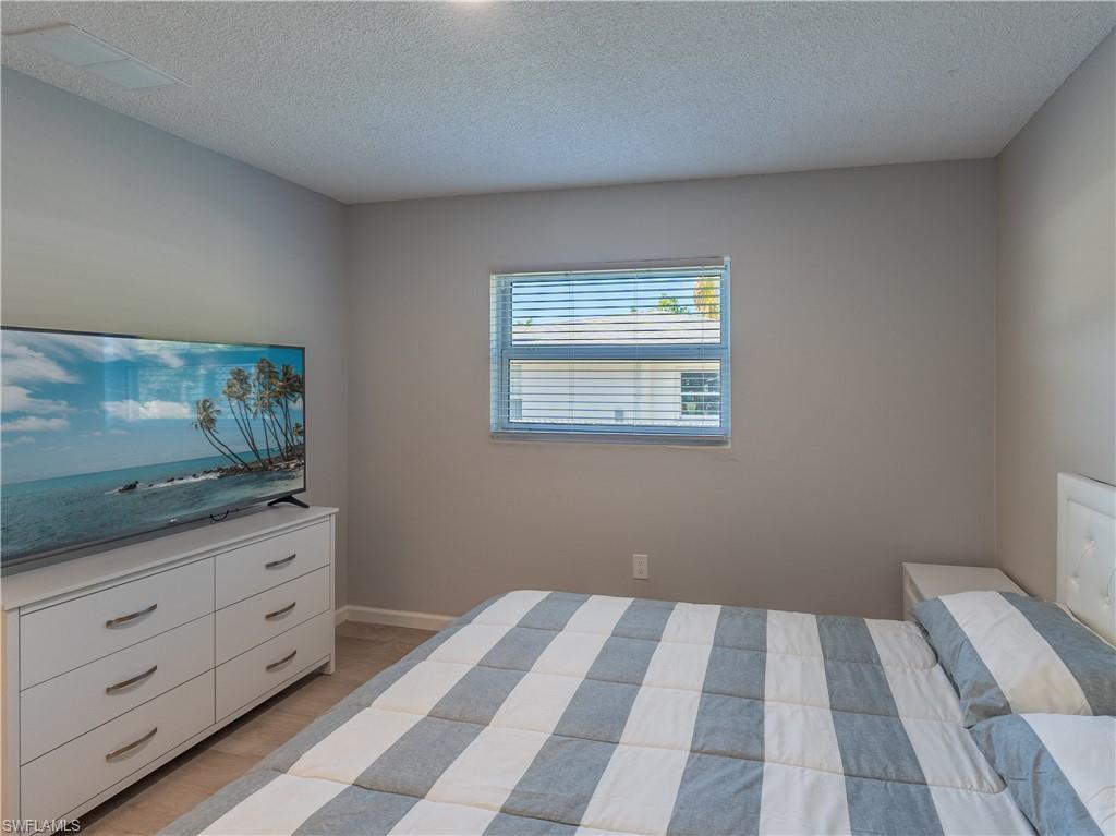 634, 642, 650 6th AVE