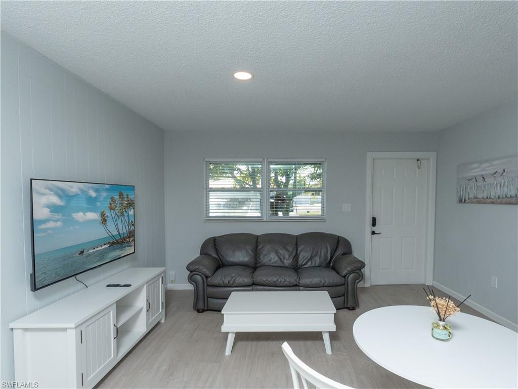 634, 642, 650 6th AVE