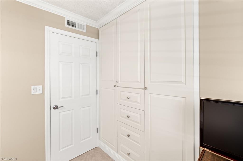 651 Seaview CT # B404