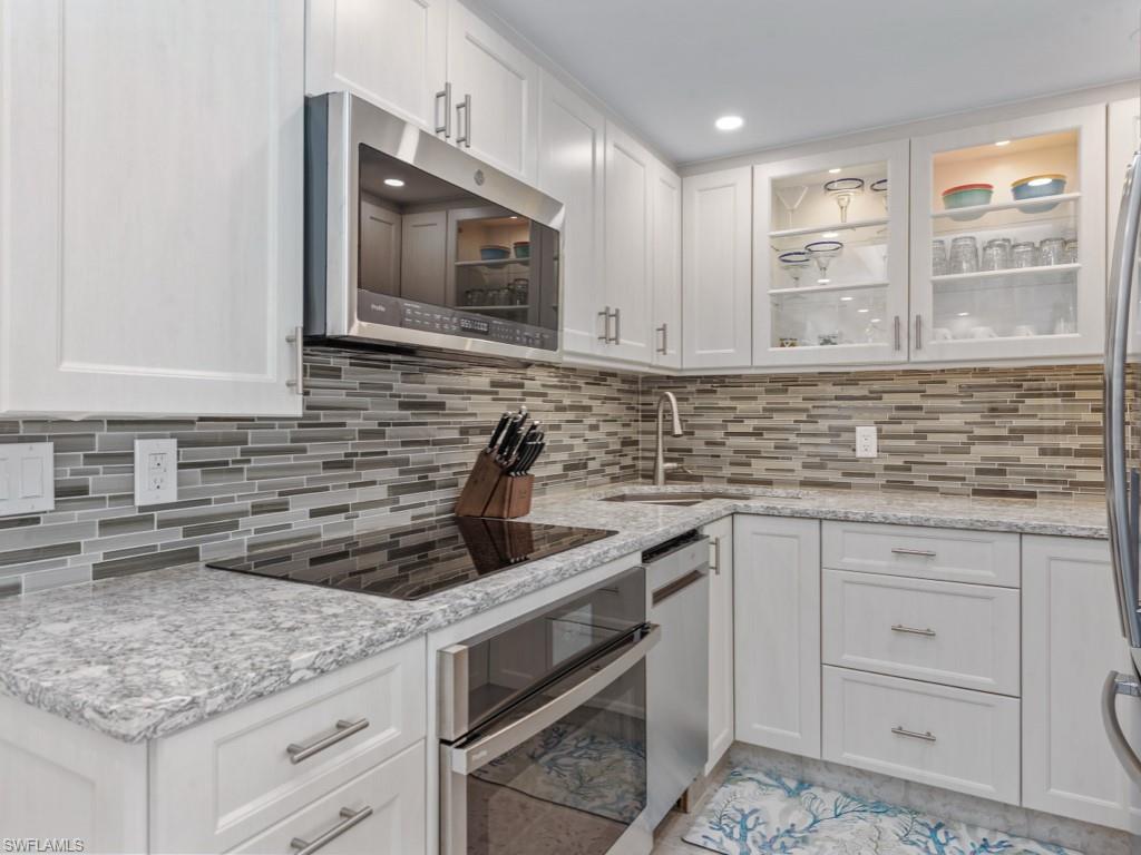 140 Seaview CT # 1703N