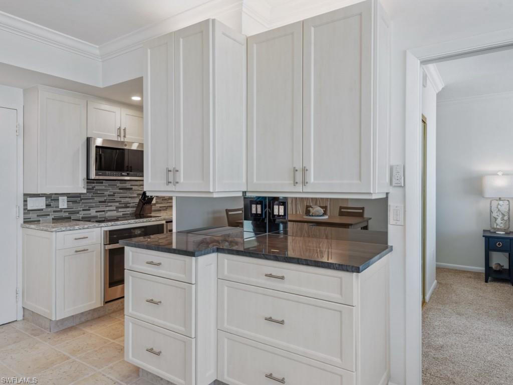 140 Seaview CT # 1703N