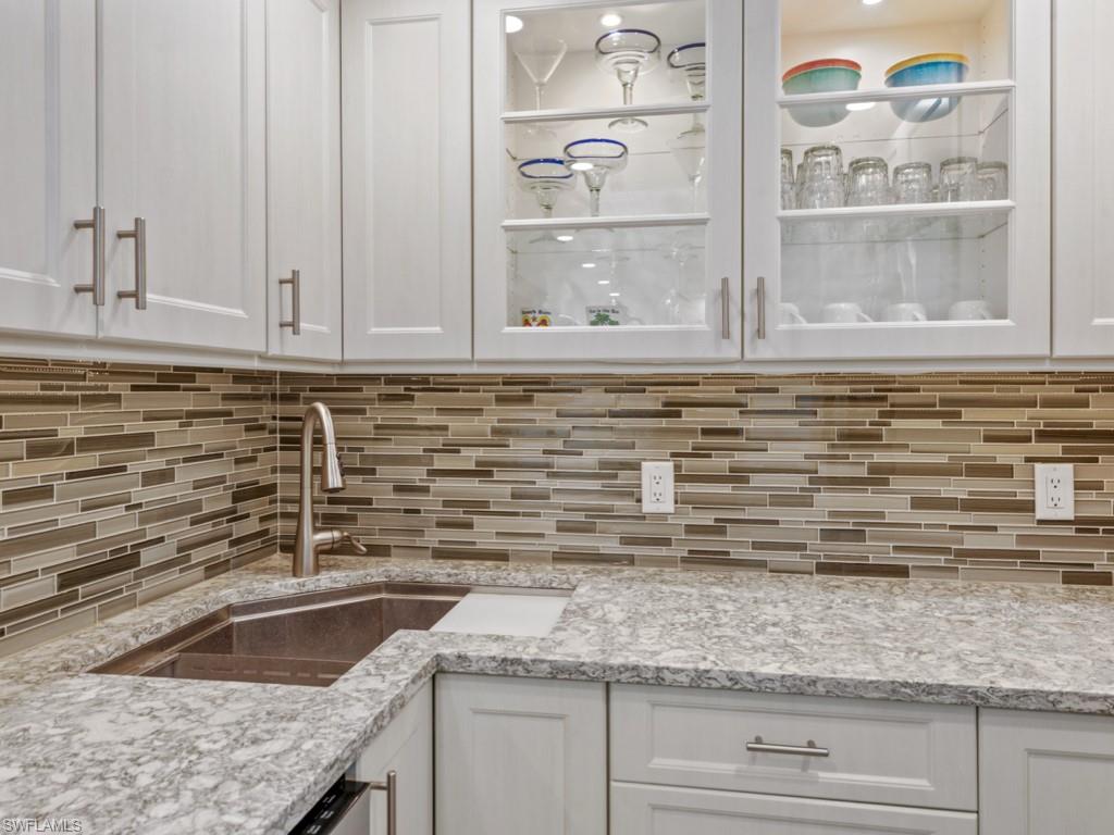 140 Seaview CT # 1703N