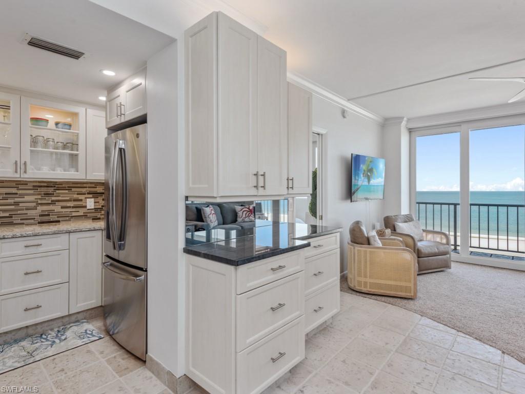 140 Seaview CT # 1703N