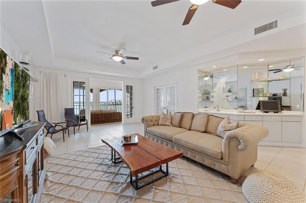 2000 Royal Marco WAY # 607